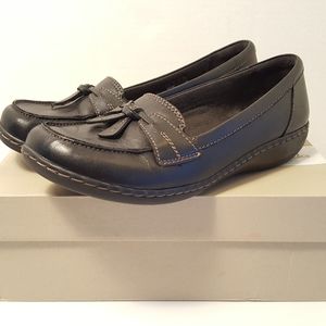 Women's Clark's Black Slip-On Loafers Size 8M